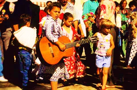 Gypsy music, dance and bears at Saintes Maries festival, Camargu