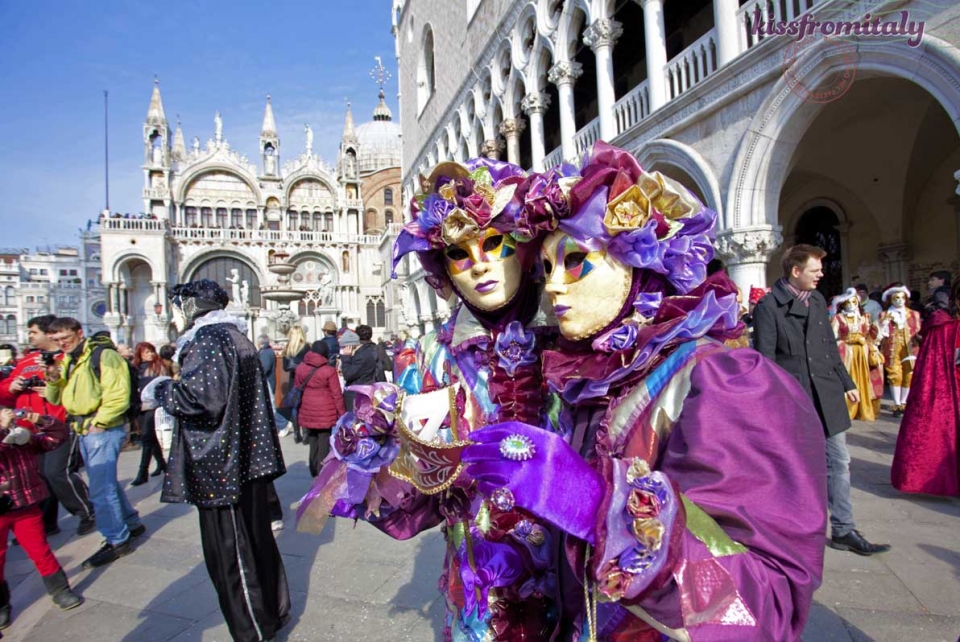 a-purple-couple-venice-carnival-2015