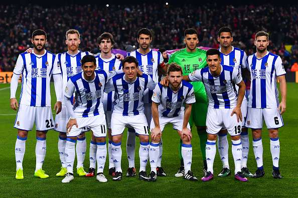 632827394-real-sociedad-players-pose-for-a-team-gettyimages-1485748644-800