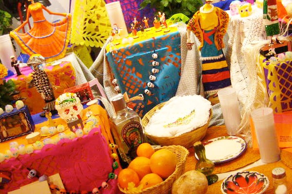 Dia-de-los-Muertos-Ofrenda