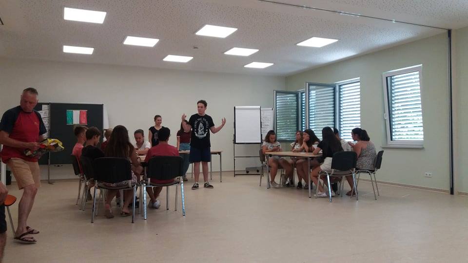 38188556_2041497079247119_1813102572647481344_n