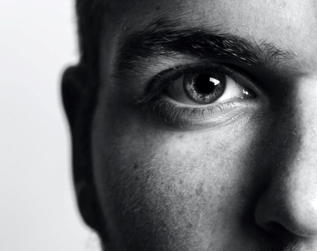 Визуелно попречените лица и пандемијата: “Само сакам да престане, да направам да&nbsp;исчезне”