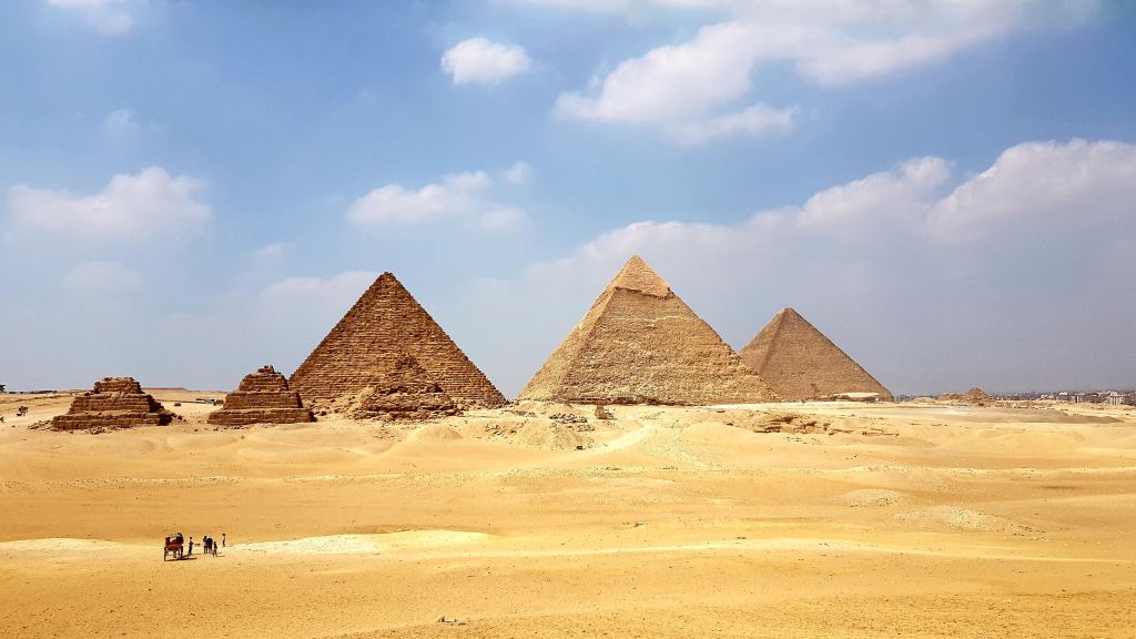 Uncovering the Giza’s pyramids’ secret with… Cosmic particles!