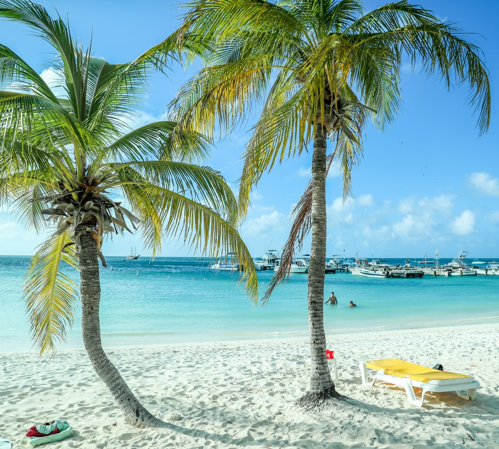 Why is Aruba so known for their&nbsp;beaches?