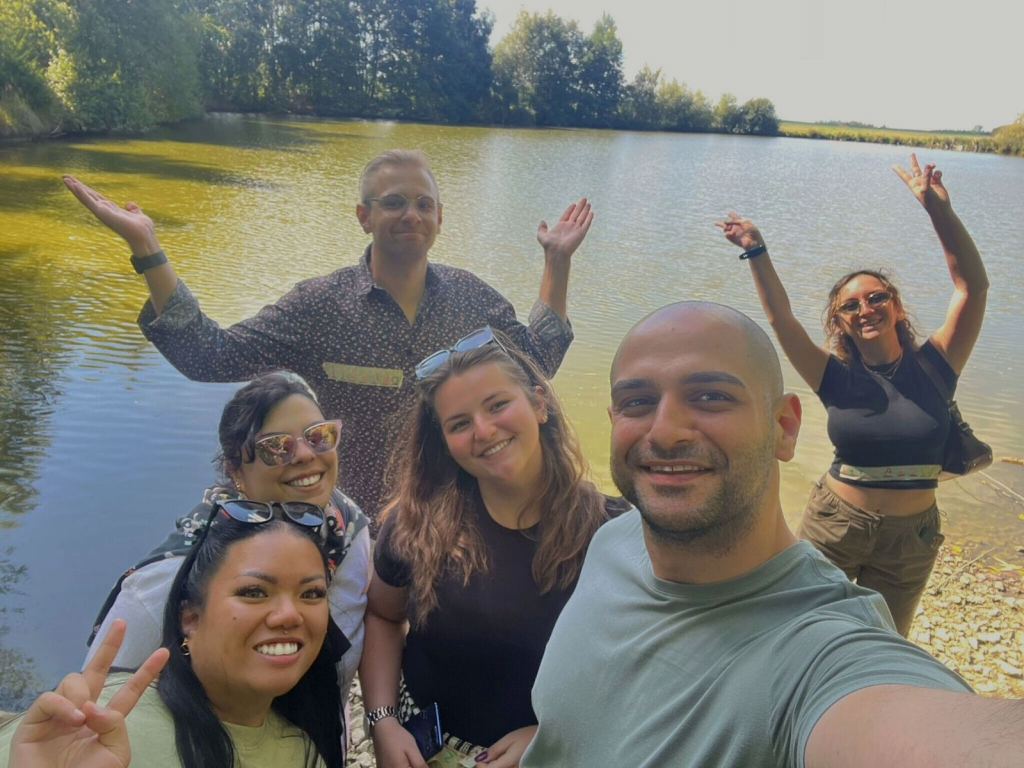 Кој го врти&nbsp;светот?