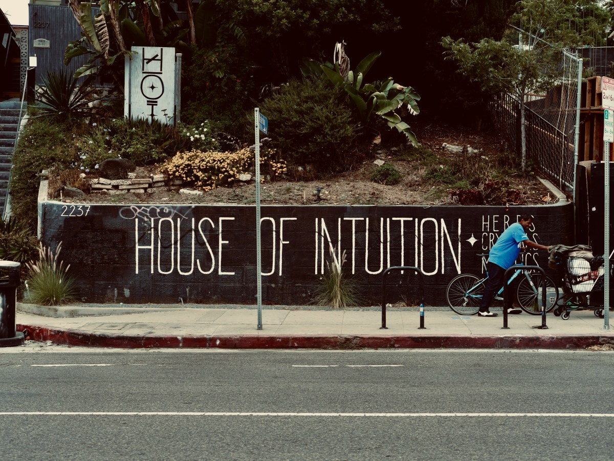 Intuita: Algoritmi Sekret i Trurit që Punon Para&nbsp;Mendimit